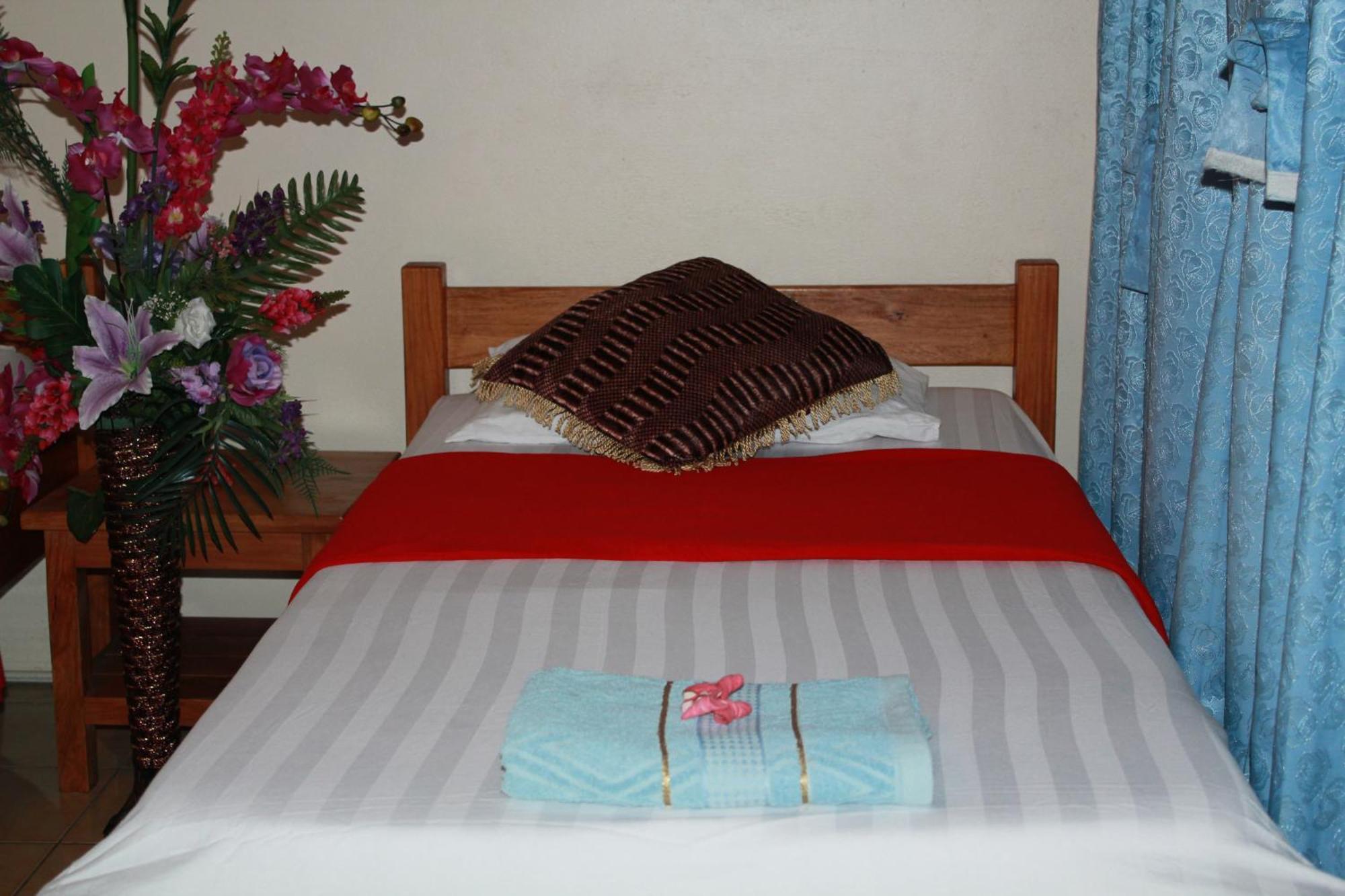 Pacific Paradise Motel Port Vila Exteriör bild