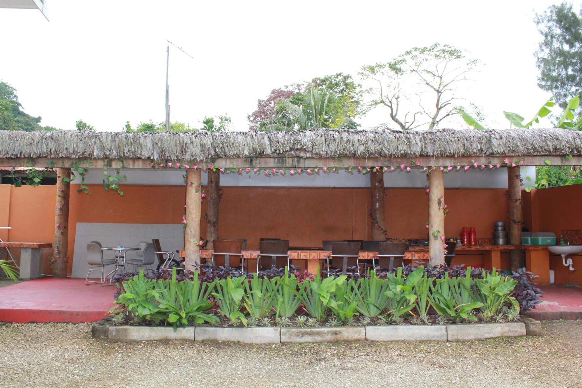 Pacific Paradise Motel Port Vila Exteriör bild