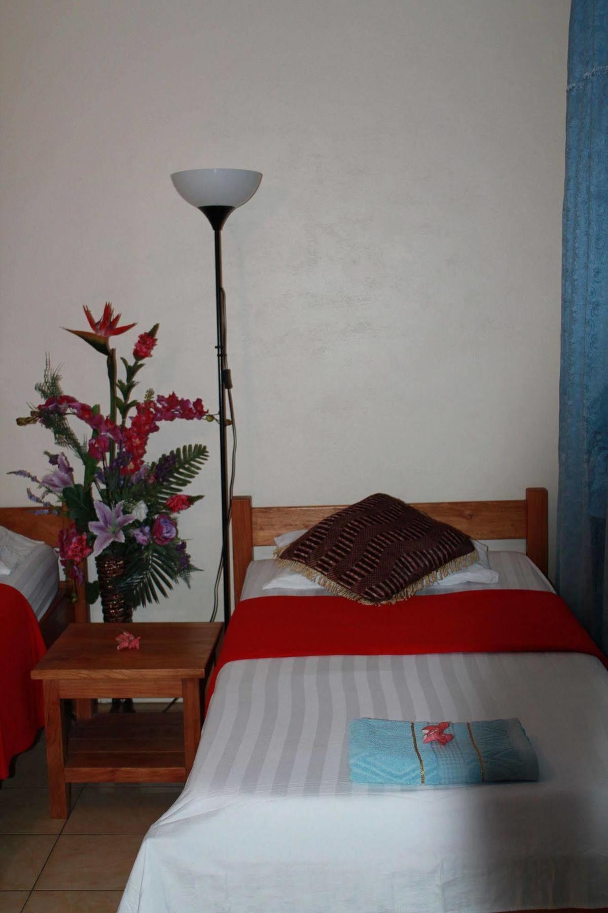 Pacific Paradise Motel Port Vila Exteriör bild