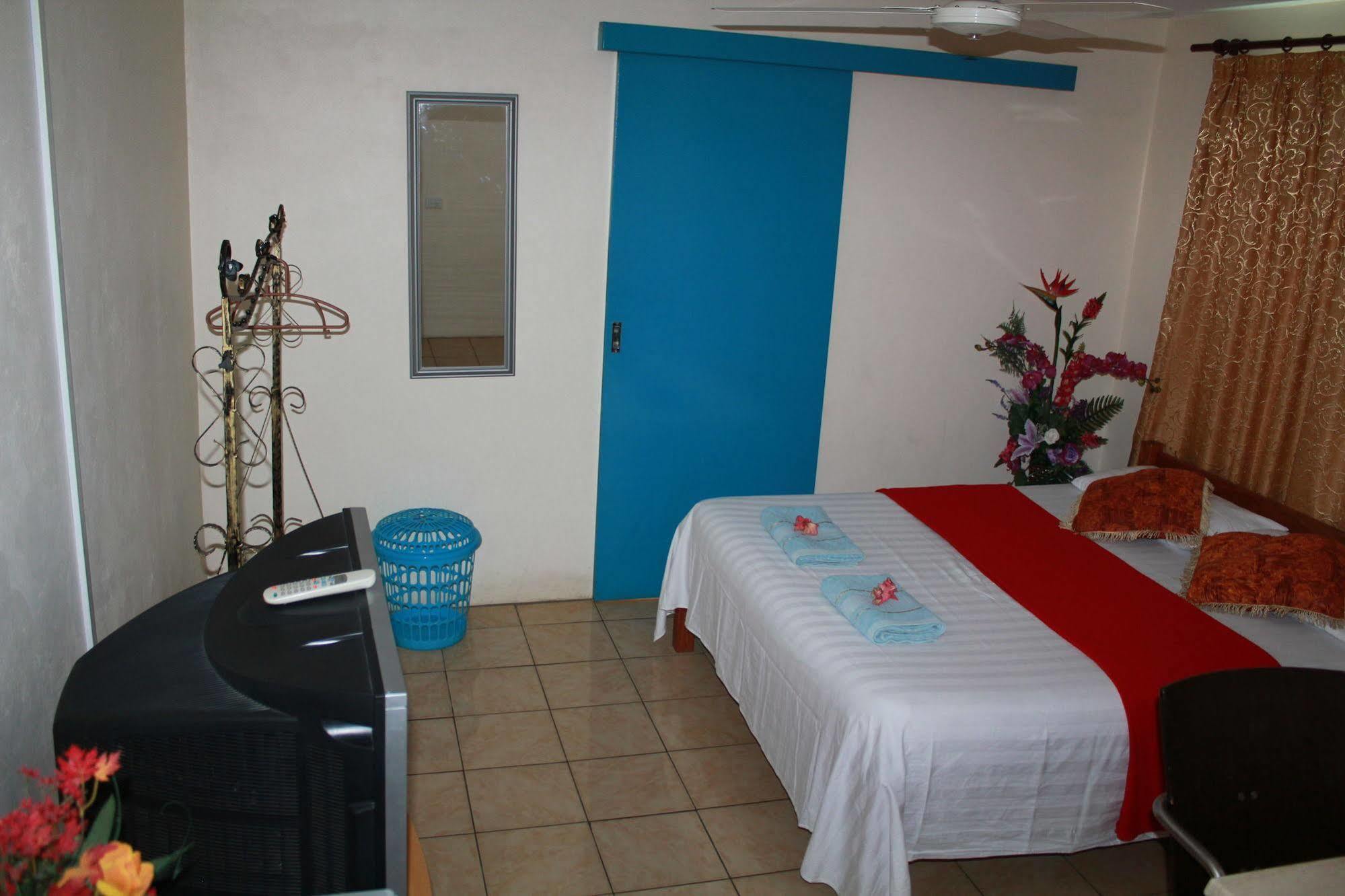 Pacific Paradise Motel Port Vila Exteriör bild